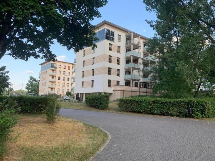 Nr 2 Europa22 Apartament Centrum Miasta Osiedle Browarna "Noc Pod Gesim Puchem" Opcjonalnie Ze Sniadaniem Check In 13 Apartamento Tomaszów Mazowiecki Exterior foto